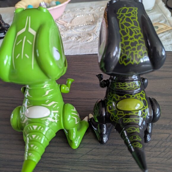 2 Zoomer Chomplingz Interactive Chomping  Dinosaur Mantis SEE VIDEO see notes - Picture 5 of 9